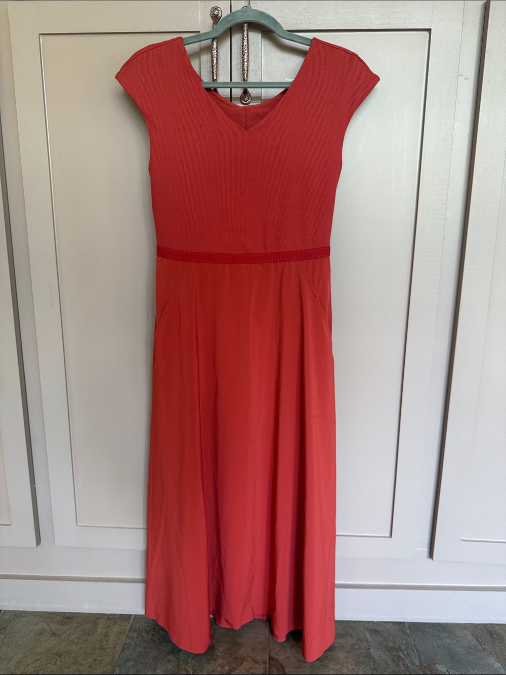 Athleta Ryder Women's Orange V-Neck Midi Dress (MT)